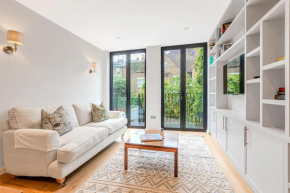 Contemporary 2BR duplex with a patio in Chelsea